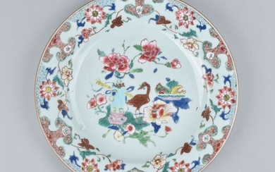 A VERY FINE CHINESE FAMILLE ROSE PLATE DECORATED WITH A DUCK - Porcelain - China - Yongzheng (1723-1735)