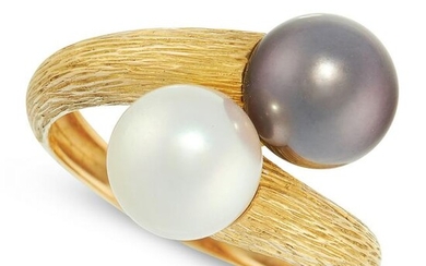 A VINTAGE BLACK AND WHITE PEARL TOI ET MOI DRESS RING