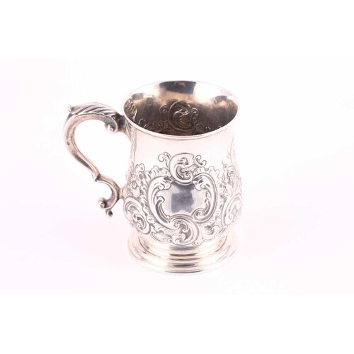 A Victorian silver mug. London 1859 by John Bell & Frederick...