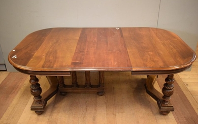 A WALNUT EXTENSION DINING TABLE, C 1880