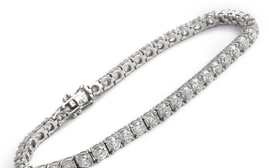 SOLD. A diamond bracelet set with numerous brilliant-cut diamonds weighing a total of app. 8.10 ct., mounted in 18k white gold. H-I/SI-P1. L. app. 19.2 cm. – Bruun Rasmussen Auctioneers of Fine Art