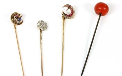 A diamond set daisy cluster stick pin, c.1915
