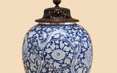 A large Chinese blue and white 'dragon' jar