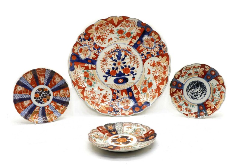 A large early 20th century Imari charger of lobed outline