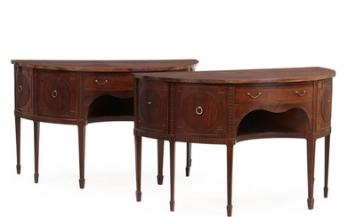 A pair of George III style mahogany sideboards. England, early 20th century. H. 94 cm. W. 156 cm. D. 76 cm.