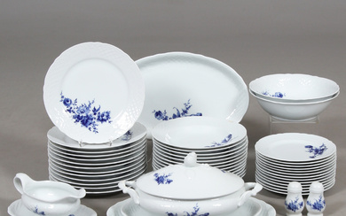 A set of 44 pieces of porcelain, “Echt Cobalt”, Schumann Arzberg tradition, 20th century.