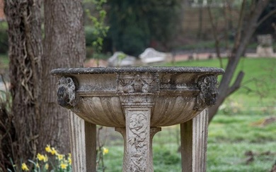 AFTER THE ANTIQUE, A LARGE AND IMPRESSIVE ITALIAN WHITE MARBLE FOUNTAIN, 19TH CENTURY