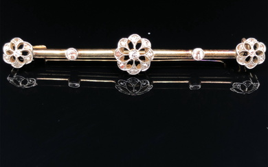 AN ANTIQUE TRIPLE DIAMOND CLUSTER BAR BROOCH. UNHALLMARKED, ASSESSED VARIOUSLY BETWEEN 14-15ct GOLD.
