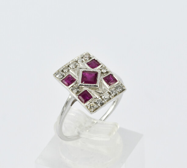 AN ART DECO STYLE RING