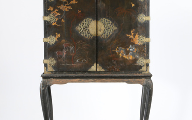 AN EARLY 18TH CENTURY JAPANESE EXPORT BLACK LACQUERED CABINET-ON-STAND, CIRCA 1720.