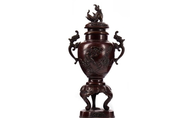 AN EARLY 20TH CENTURY CHINESE BRONZE LIDDED CENSER