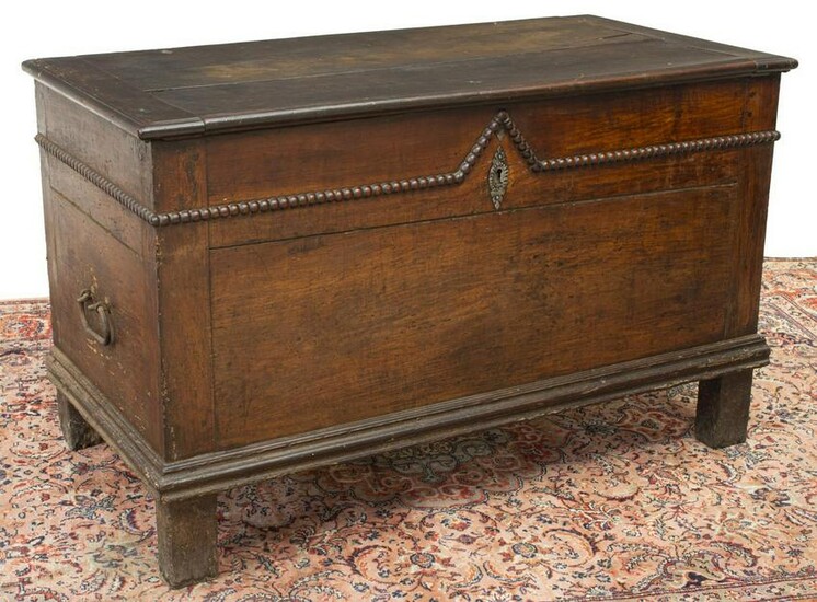 ANTIQUE RUSTIC FRENCH COFFER TRUNK