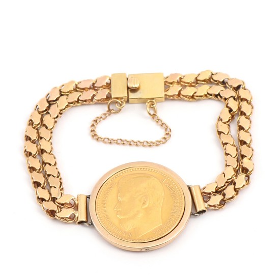 An 18k gold bracelet set with Russian 15 roubles 21k gold coin from 1897 in a 1k gold setting. L. 19 cm. Weight app. 32.5 g.