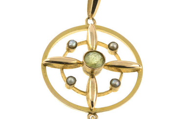 An Edwardian 9ct gold peridot and split pearl pendant.