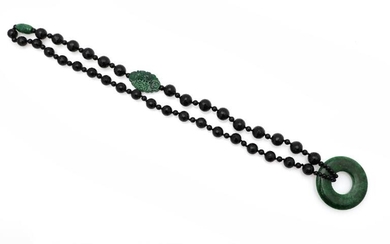 SOLD. An onyx and jade necklace set with polished and carved jade and numerous beads of onyx. L. app. 85 cm. – Bruun Rasmussen Auctioneers of Fine Art