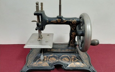 Antique Cast Iron Toy Sewing Machine