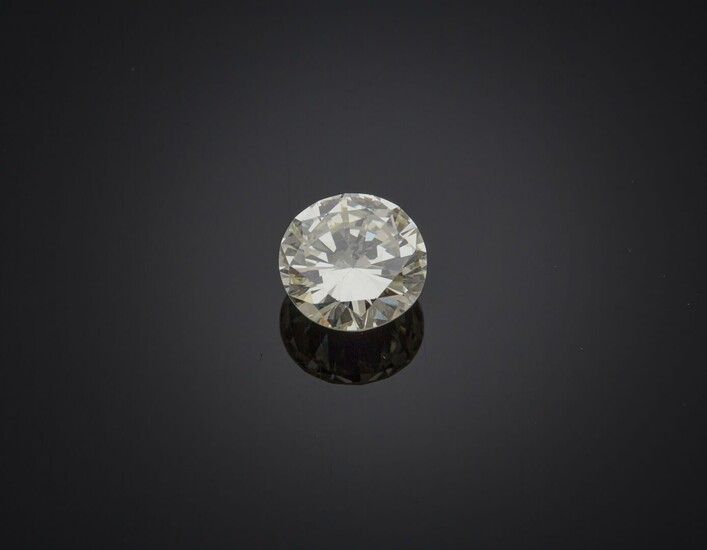 BAGUE "solitaire" en platine (min 800‰) et or gris (750‰) serti d'un diamant brillant pesant...