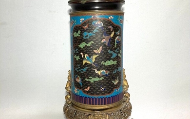 CHINE Vase rouleau en bronze cloisonné et émaux polychromes à décor d'oiseaux dans des réserves,...