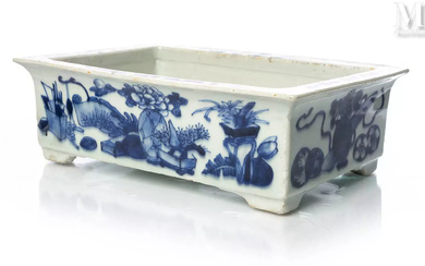 CHINE, XIXe siècle Jardinière en porcelaine