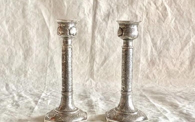 Candlesticks - Hand Engraved- museum quality - Massive (2) - .840 silver - Master silversmith - Iran - Early 20th century