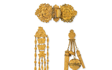 Chatelaine en métal doré, XVIIIe siècle ; Chatelaine en métal...