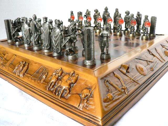 Chess "The Cid Champion" Christians vs Arabs. - Alloy, Bronze (gilt/silvered/patinated/cold painted)