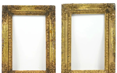Coppia di piccole cornici in legno e stucco dorato, fine XIX secolo, ingombro cm 22x30,5, battuta cm 16x24,5, (difetti)