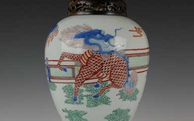 Covered jar (1) - Wucai - Porcelain - Qilin - China - Late 20th century