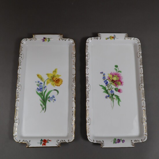 Deux assiettes à gâteaux - Meissen, 20e siècle, porcelaine, forme rectangulaire avec deux poignées lisses,...