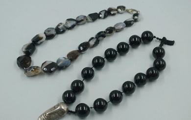 Deux colliers, l'un en perles d'agate facettées,... - Lot 53 - Copages Auction Paris