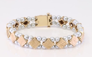 Double Strand Cultured Pearl Bracelet 14Kt.