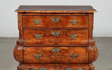 Dutch Baroque walnut chest of drawers