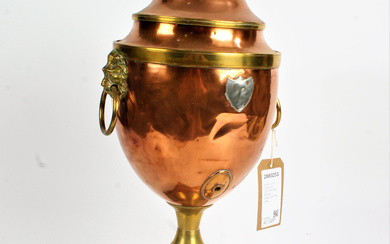 EARLY 20TH CENTURY COPPER AND BRASS SAMOVAR TEA URN.