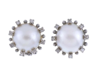 EARRINGS WITH MABÉ PEARL AND DIAMONDS