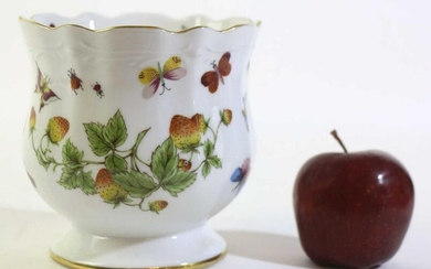 FINE HAND PAINTED FLORAL SCALLOPED CACHE POT