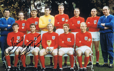 Football Autographed ENGLAND 16 x 12 Photo : Col,...