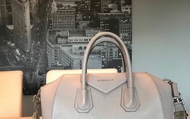 Givenchy - AntigonaShoulder bag