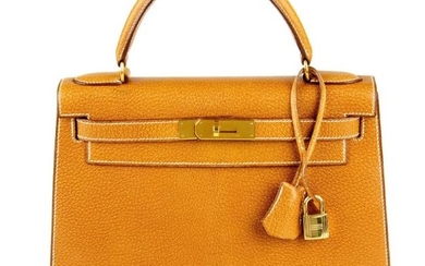 HERMÈS - a 1995 tan Kelly Sellier 28 handbag. Designed