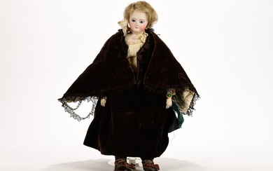 Jumeau (Attribué à), France 19ème poupée de mode parisienne, tête en biscuit articulée sur collerette,...