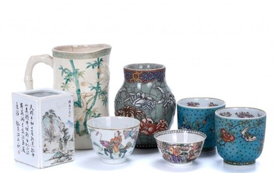 LOT OF SEVEN CHINESE AND JAPANESE PIECES, 19TH AND 20TH CENTURY.