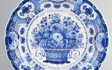 Large Delft decorative dish