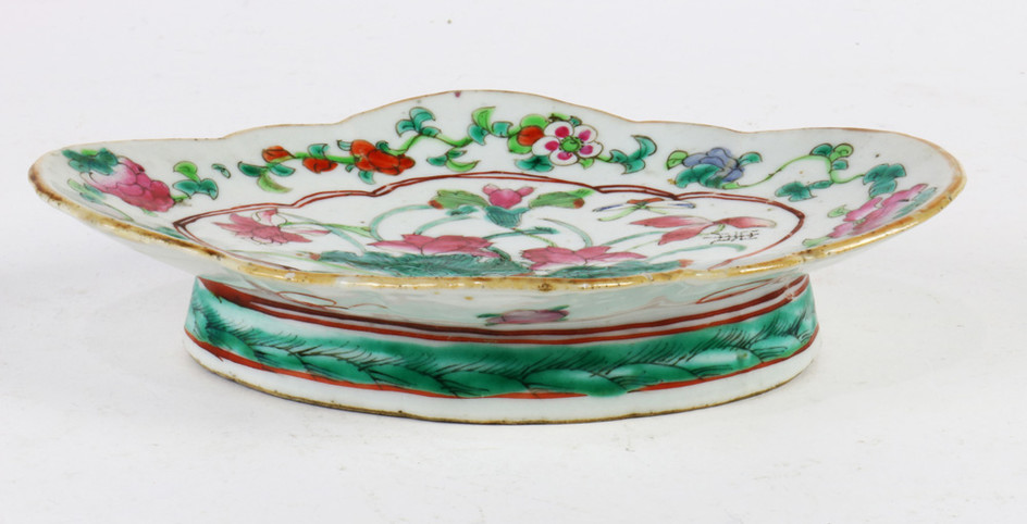 Lobed Lotus famille-rose plate