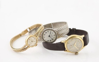 Lot consisting of three women's watches, in yellow...
