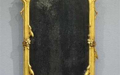 (-), Louis XV-spiegel met vergulde gestoken houten lijst...