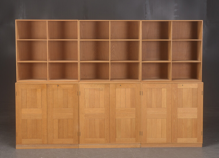 Mogens Koch. Set of shelving and cabinet modules in oak (6 + 3)