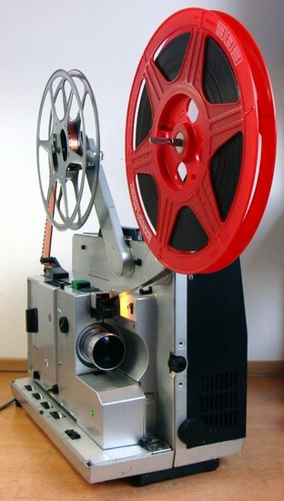 Nette BAUER P6-TS Automatic 16mm Projector met extra speakers in afneembare kap
