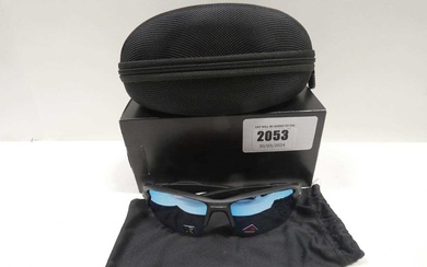 Oakley Flak 2.0 sunglasses with case and boxCondition Report There...