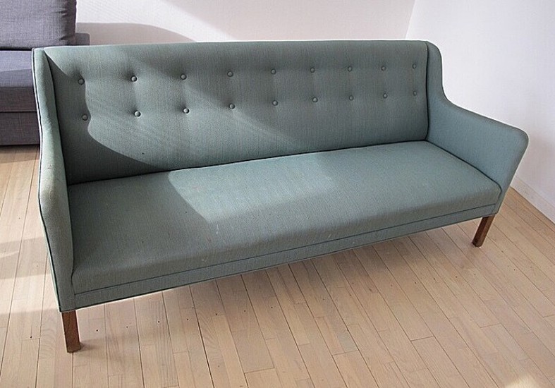 Ole Wanscher: Three seater sofa with legs of mahogany. Seat, sides and back upholstered with green wool. Made by cabinetmaker A.J. Iversen. L. 200 cm.