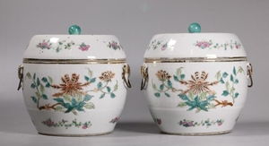 Pair Chinese Qing Dynasty Barrel Porcelain Jars