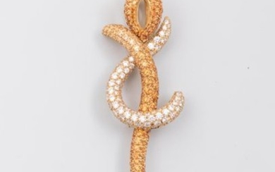 Pendant in 18k yellow gold with interlaced patterns...